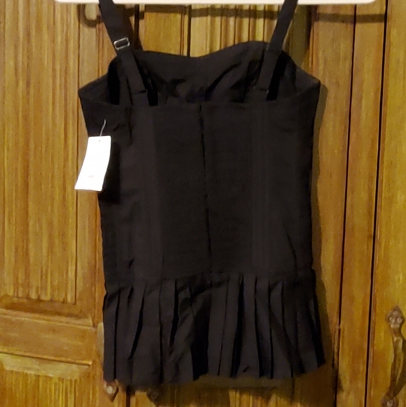 Peplum style tank top tight fit and pleated flare - Picture 2 of 4